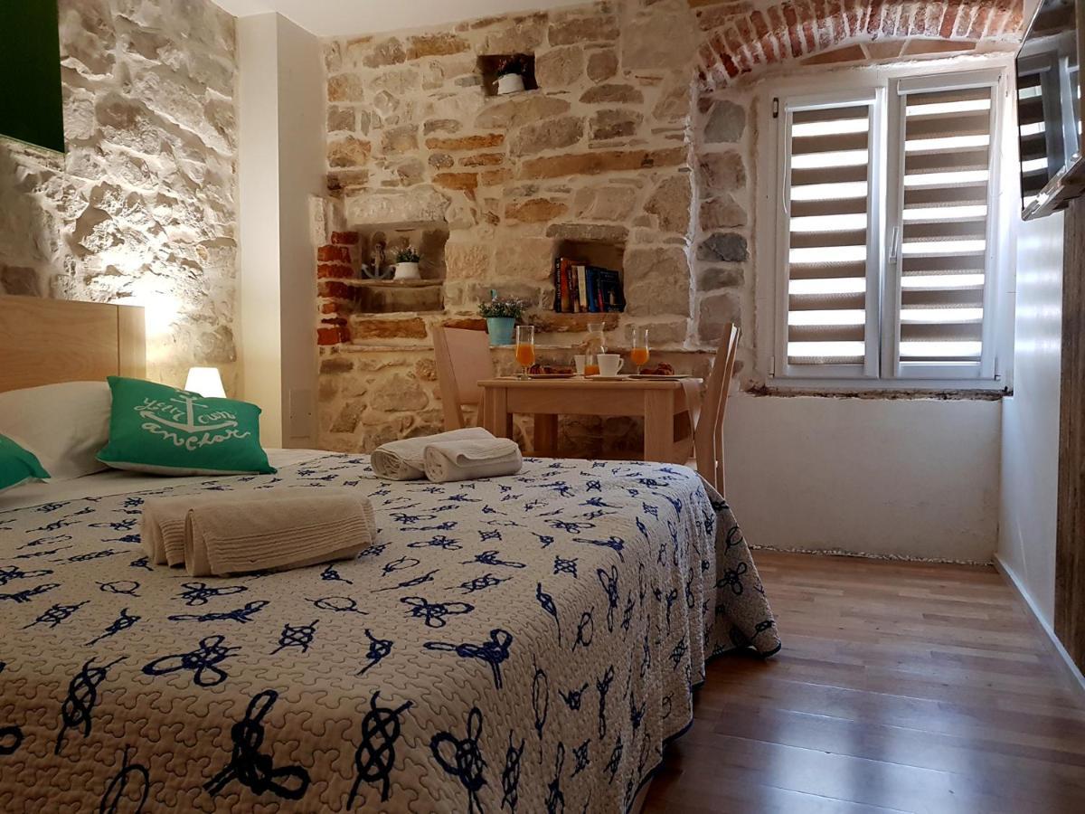 Villa Nautica Stone House Split Exterior photo